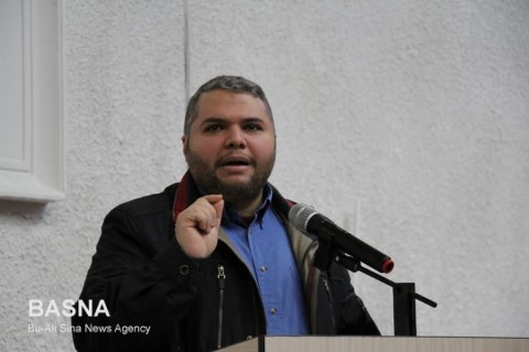 گام دوم انقلاب، افق آرماني جامعه اسلامي است/ درک گام دوم انقلاب، نیازمند گذری به تاریخ قبل از اسلام/ رهبری، نقش عنصري در جامعه اسلامی دارد/ وظيفه رهبری افق گشایی است