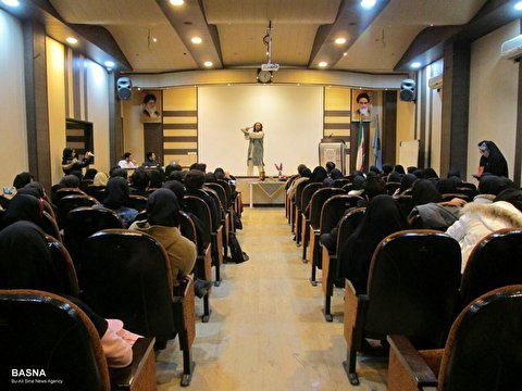 نشست ادبی و شب شعر دانشجویی برپا شد + گزارش تصویری