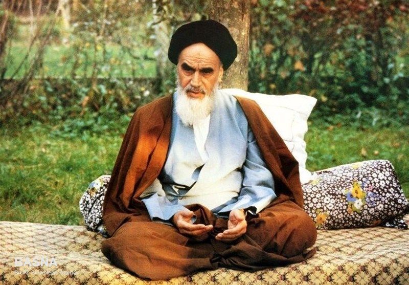امام خمینی(ره)‌ حقیقتی جاودانه است‌ و نام‌ او چراغی است که اشراقش مسیر فرداهای این‌ انقلاب‌ مقدس را تا مقصد غایی آن روشن کرده است
