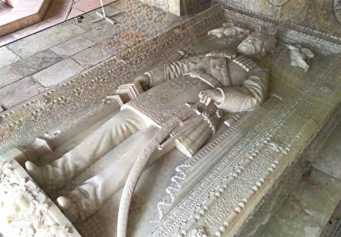 ماجرای انتقال سنگ قبر ناصرالدین شاه به کاخ گلستان/ چرا روایت‌های غلط جای واقعیت را گرفت؟ + فیلم