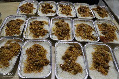 ۵۰۰ غذای نذری در شب عید غدیر بین نیازمندان توزیع شد + گزارش تصویری