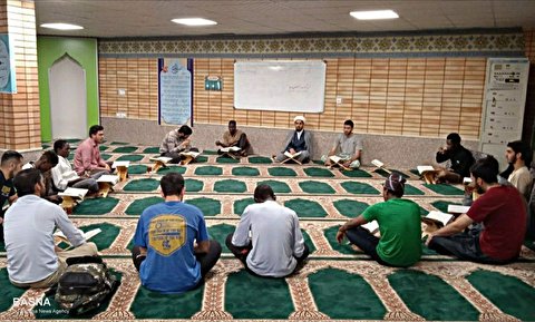 محفل انس با قرائت و تفسیر قرآن در خوابگاه‌ غدیر برگزار شد + گزارش تصویری