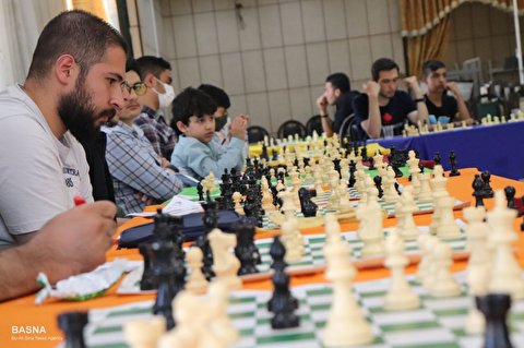 مسابقات شطرنج سیمولتانه توسط قهرمان شطرنج استان 
