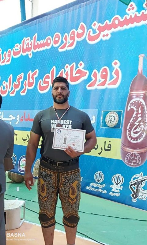 حمید کرمی مقام سوم ششمین دوره مسابقات ورزش‌های زورخانه‌ای و پهلوانی کارگران کشور را کسب کرد