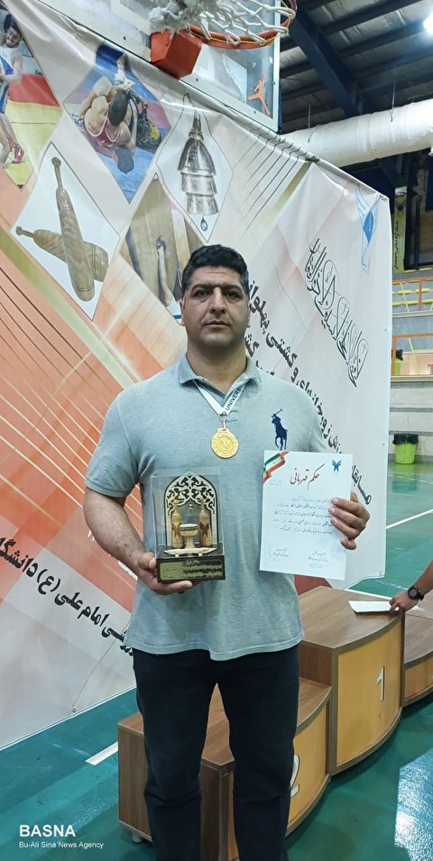 حمید کرمی از دانشگاه بوعلی‌سینا قهرمان مسابقات سنگ ورزش زورخانه‌ای کشور شد