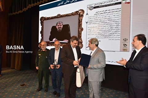 از خدمات علمی، پژوهشی و مدیریتی پروفسور حسن کی‌پور در اولین کنفرانس ملی مهارت ایران تجلیل شد
