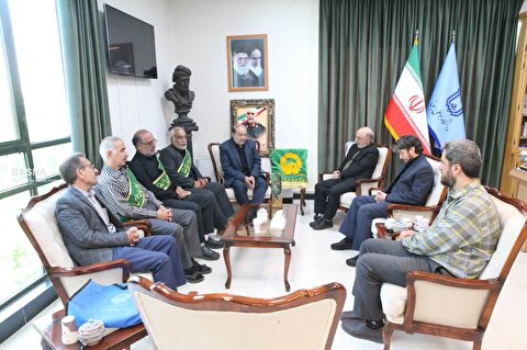 دکتر حسین رضوان با اعضای ستاد کانون‌های خدمت رضوی شهرستان همدان دیدار کرد