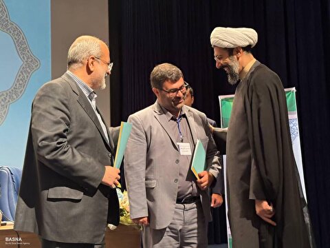 تجلیل از معاون فرهنگی و اجتماعی دانشگاه بوعلی‌سینا در شصت‌وهفتمین اجلاس سراسری معاونان دانشگاه‌های کشور