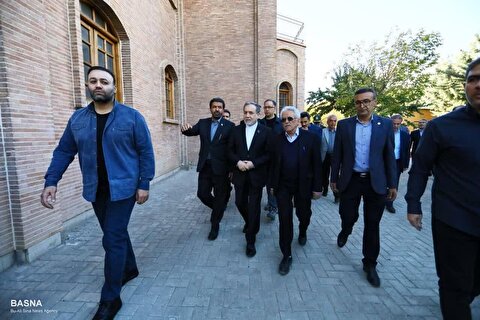 دکتر سیدعباس عراقچی از دانشگاه بین‌المللی D۸ بازدید کرد + گزارش تصویری