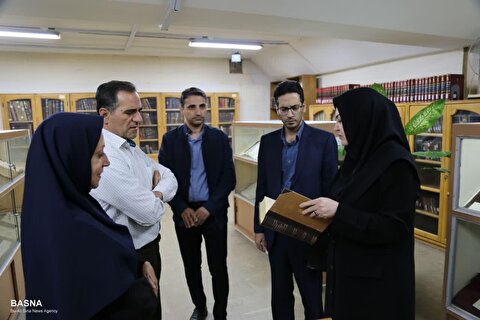 بازدید رئیس مرکز اسناد غرب کشور از گنجینه نسخ خطی دانشگاه بوعلی‌سینا