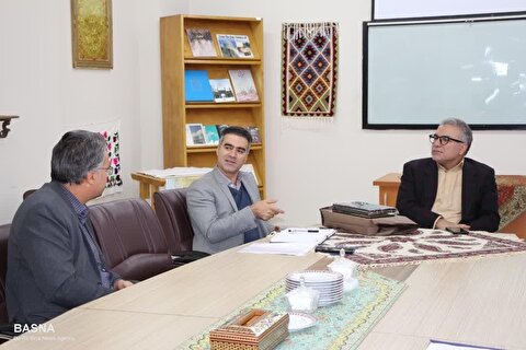 بازدید مدیر مرکز آموزش زبان فارسی دانشگاه بوعلی‌سینا از مرکز آموزش زبان فارسی دانشگاه بین‌الملل قزوین + گزارش تصویری